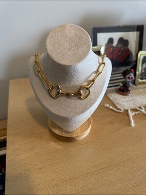 Gold tone horse bit chunky necklace (as is scratch/niks)